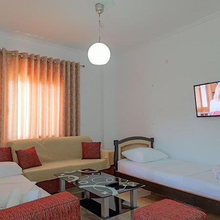 Guesthouse Moonlight Downtown Ksamil Ngoại thất bức ảnh