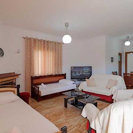 Guesthouse Moonlight Downtown Ksamil Ngoại thất bức ảnh