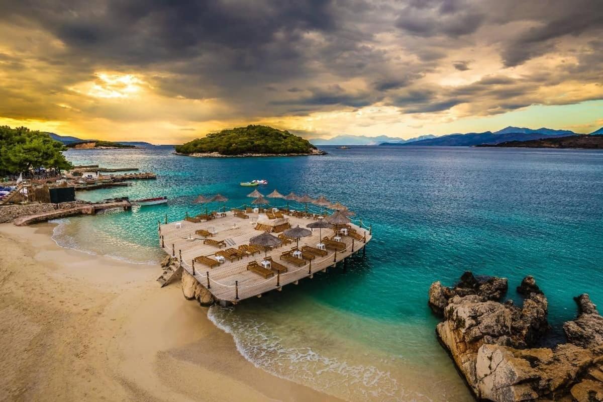 Guesthouse Moonlight Downtown Ksamil Ngoại thất bức ảnh