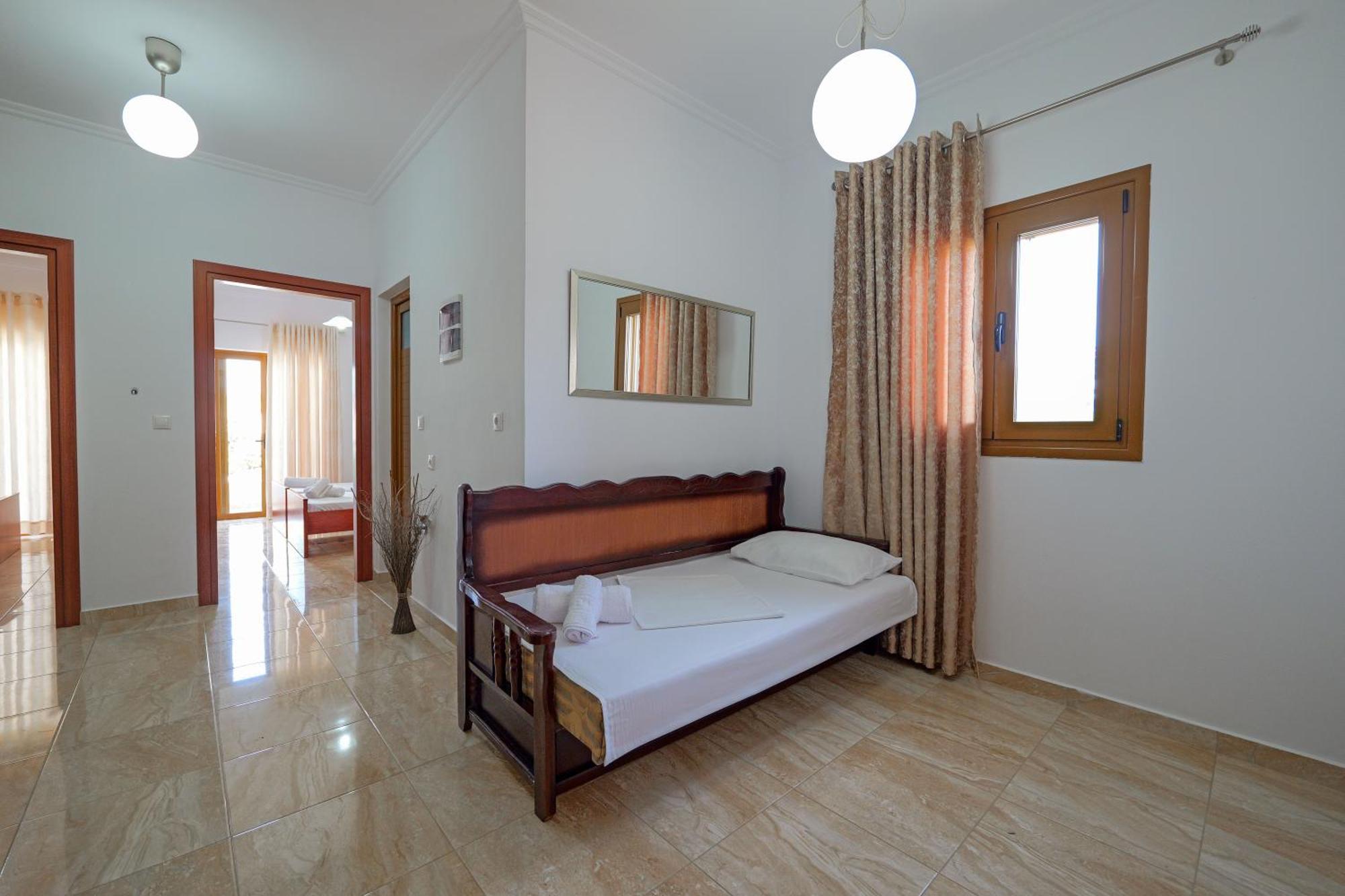 Guesthouse Moonlight Downtown Ksamil Ngoại thất bức ảnh