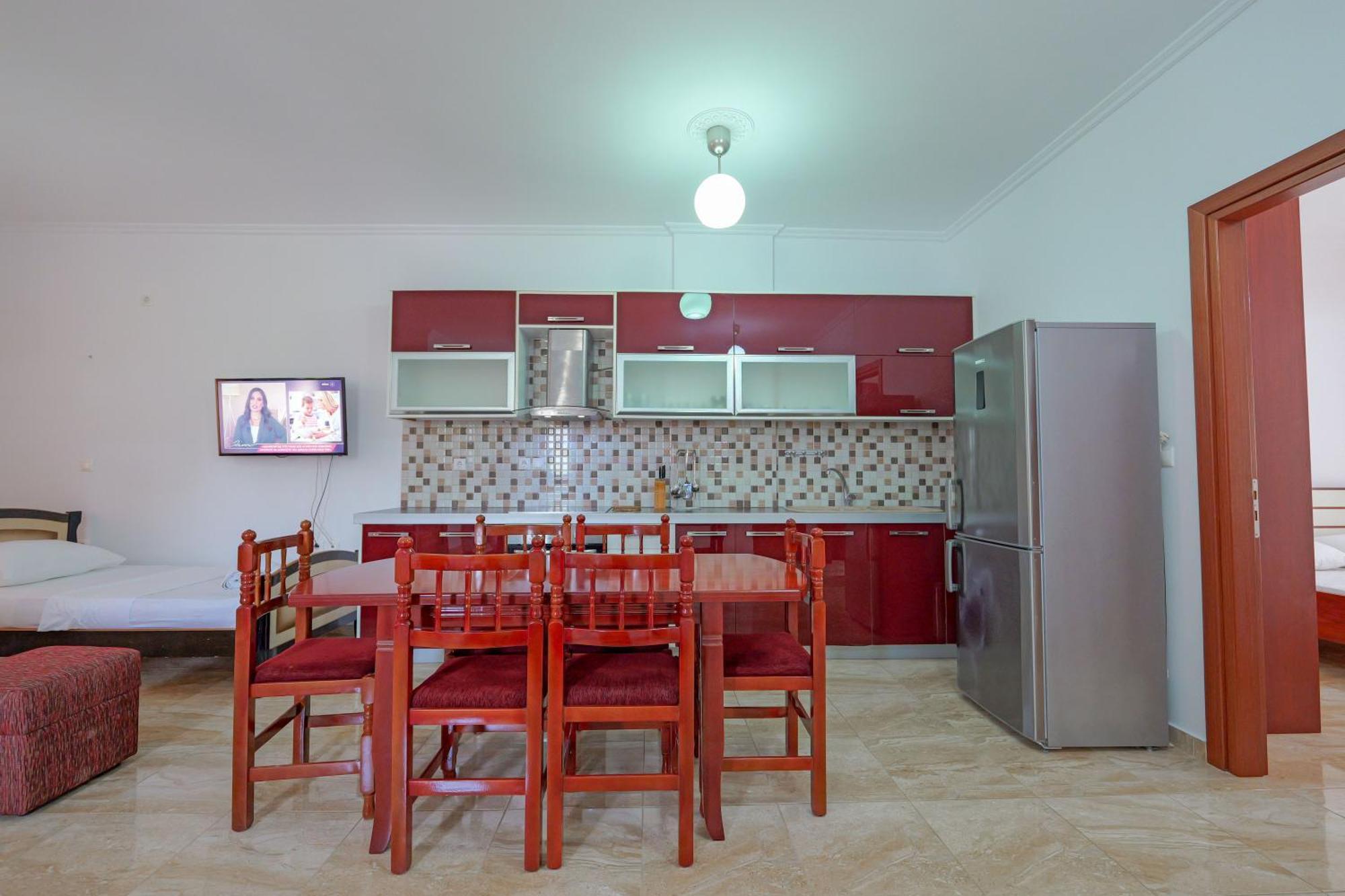 Guesthouse Moonlight Downtown Ksamil Ngoại thất bức ảnh