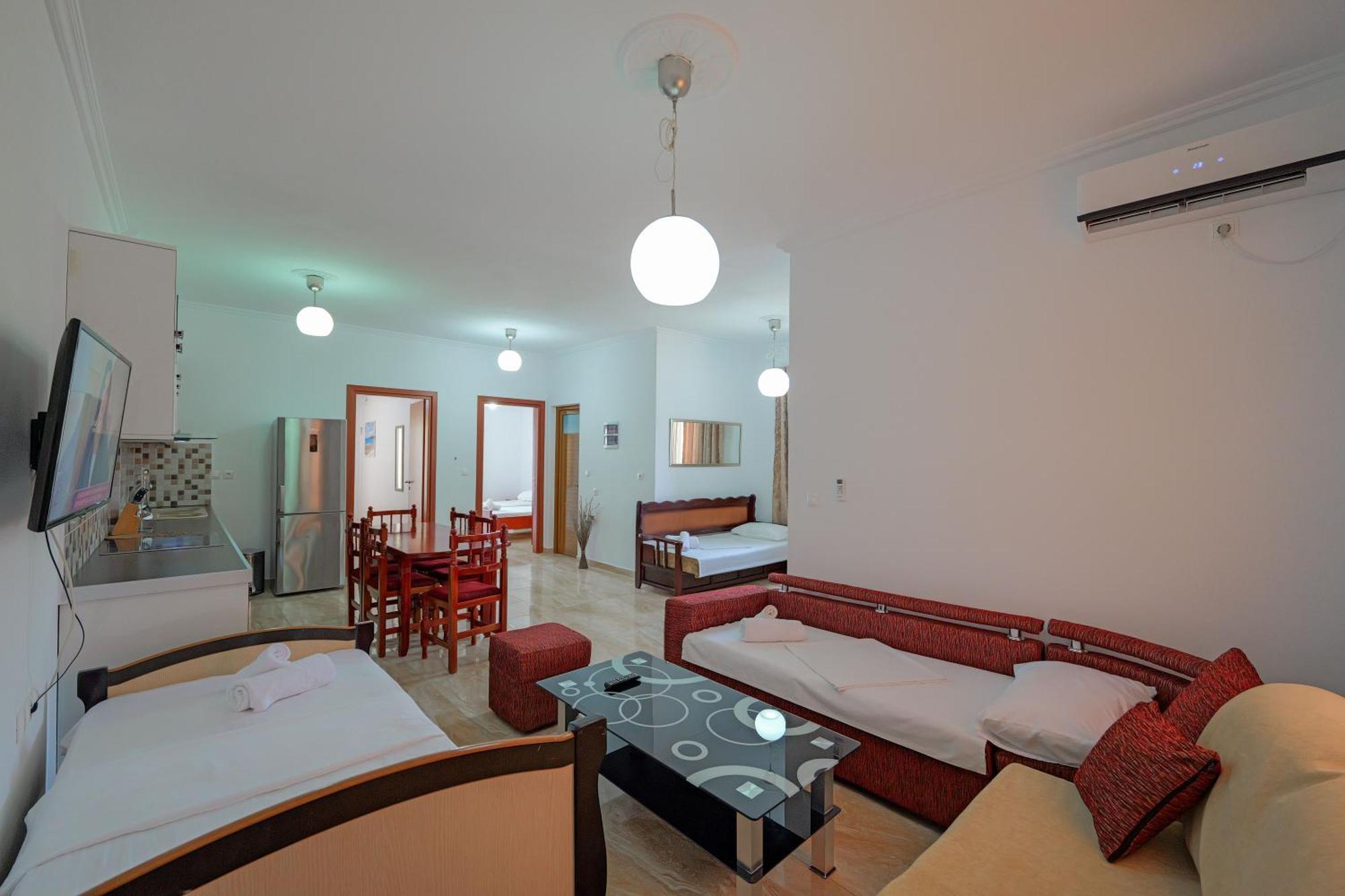 Guesthouse Moonlight Downtown Ksamil Ngoại thất bức ảnh
