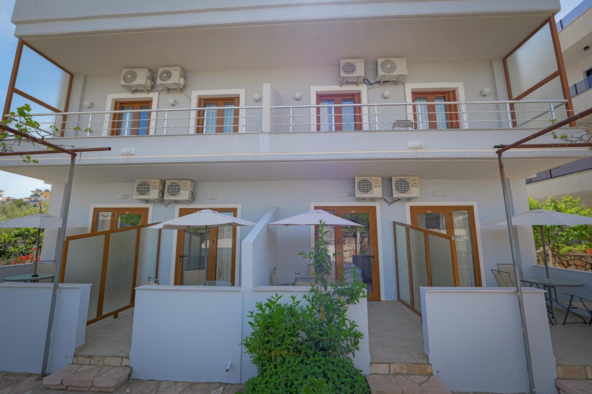 Guesthouse Moonlight Downtown Ksamil Ngoại thất bức ảnh