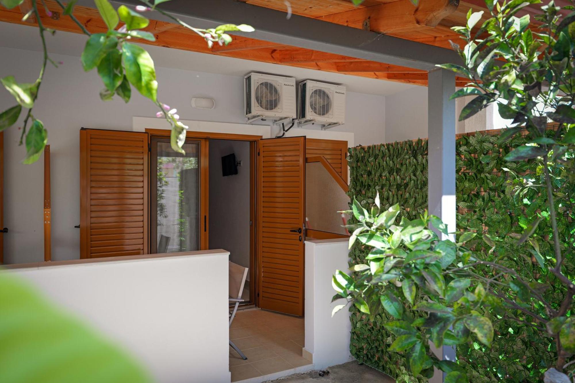 Guesthouse Moonlight Downtown Ksamil Ngoại thất bức ảnh