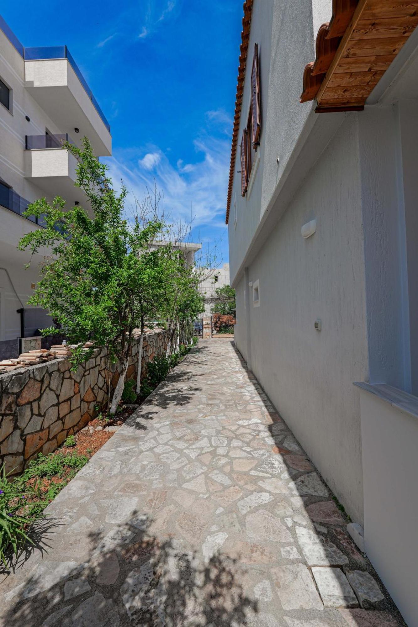 Guesthouse Moonlight Downtown Ksamil Ngoại thất bức ảnh