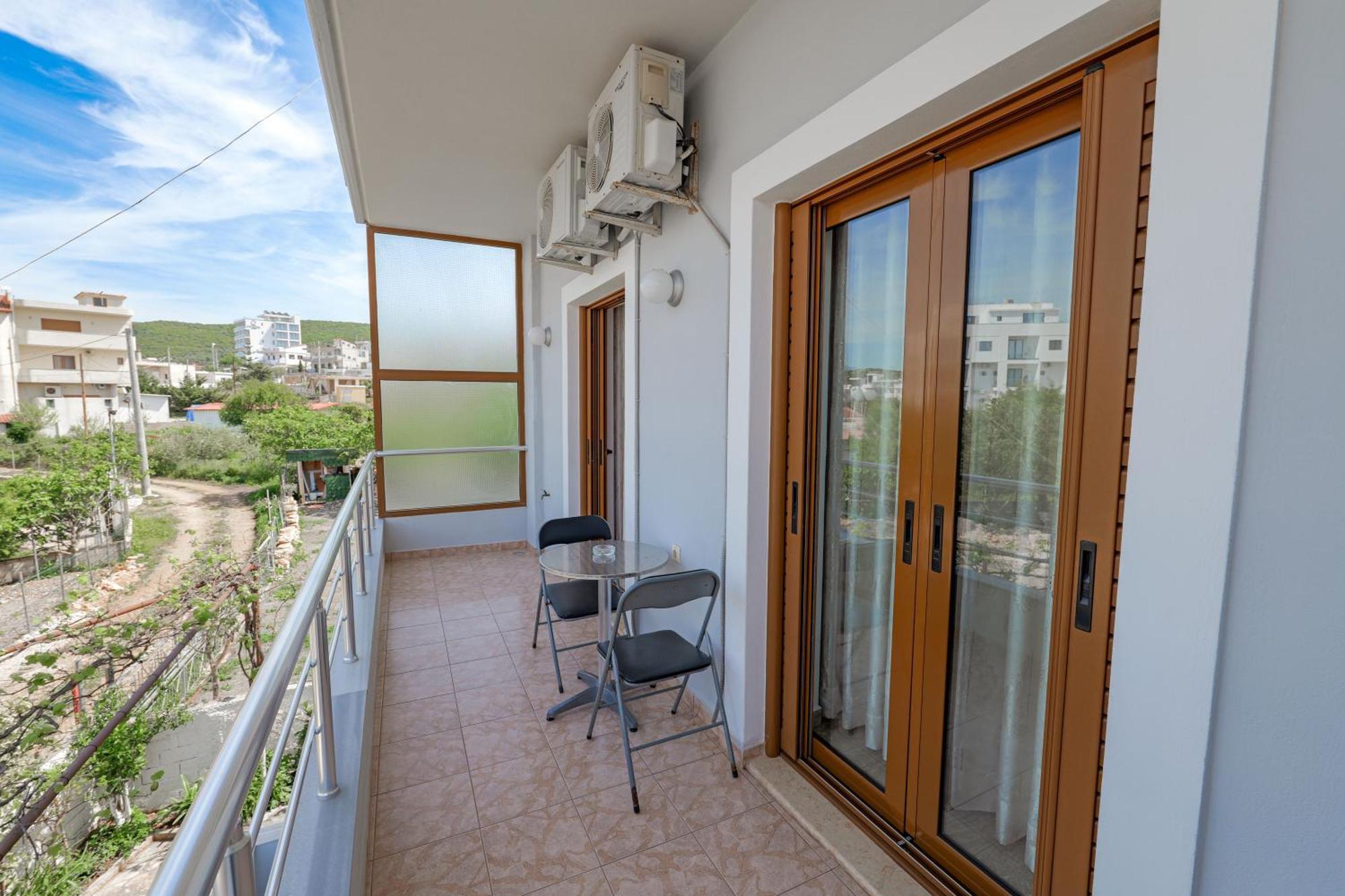 Guesthouse Moonlight Downtown Ksamil Ngoại thất bức ảnh