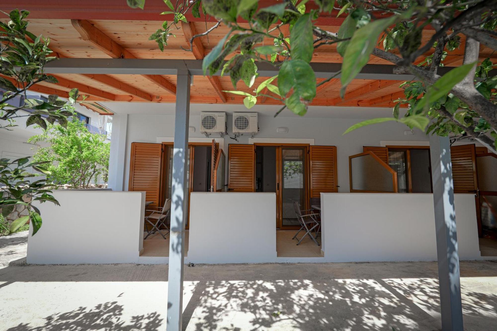 Guesthouse Moonlight Downtown Ksamil Ngoại thất bức ảnh