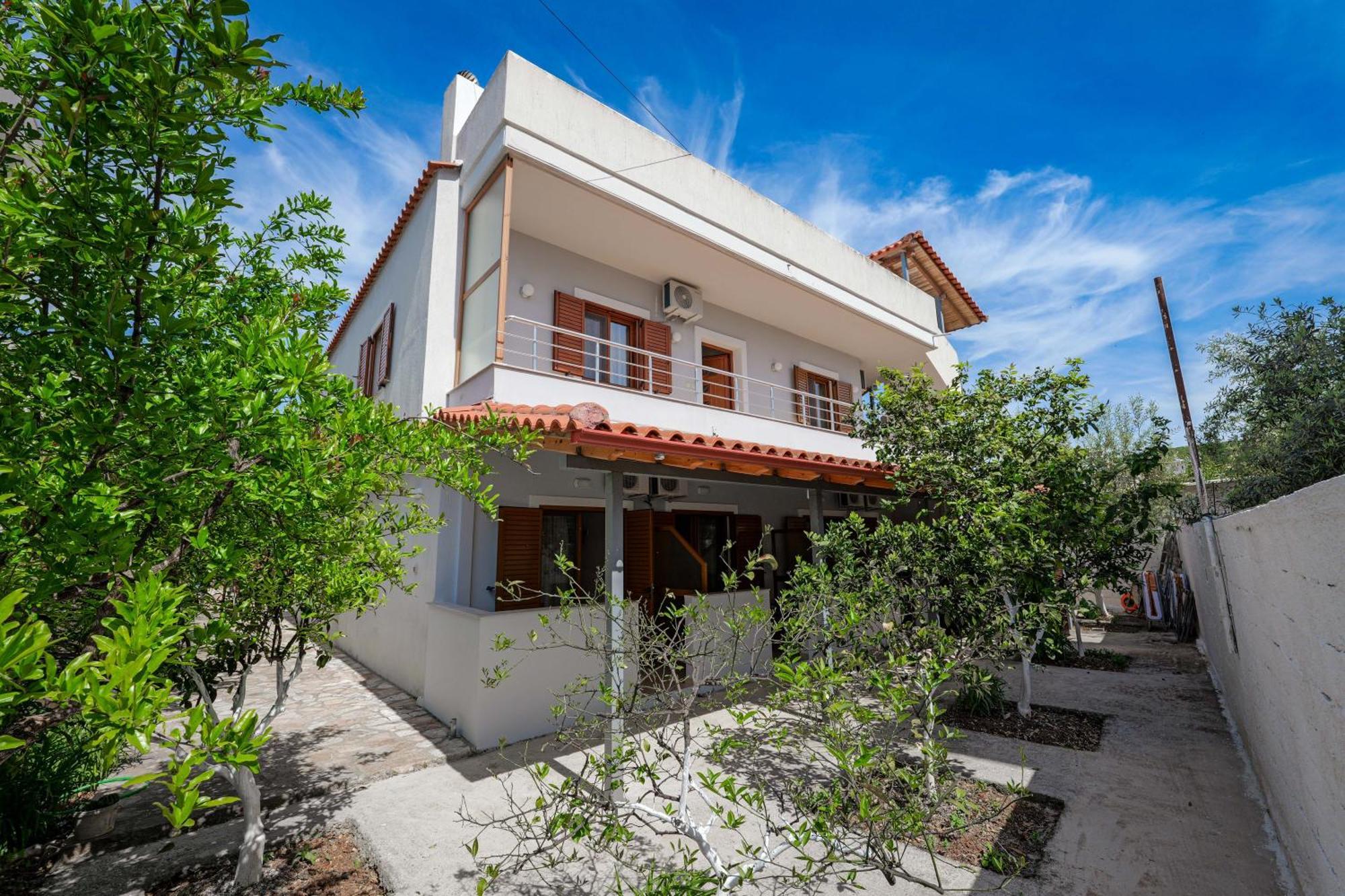 Guesthouse Moonlight Downtown Ksamil Ngoại thất bức ảnh