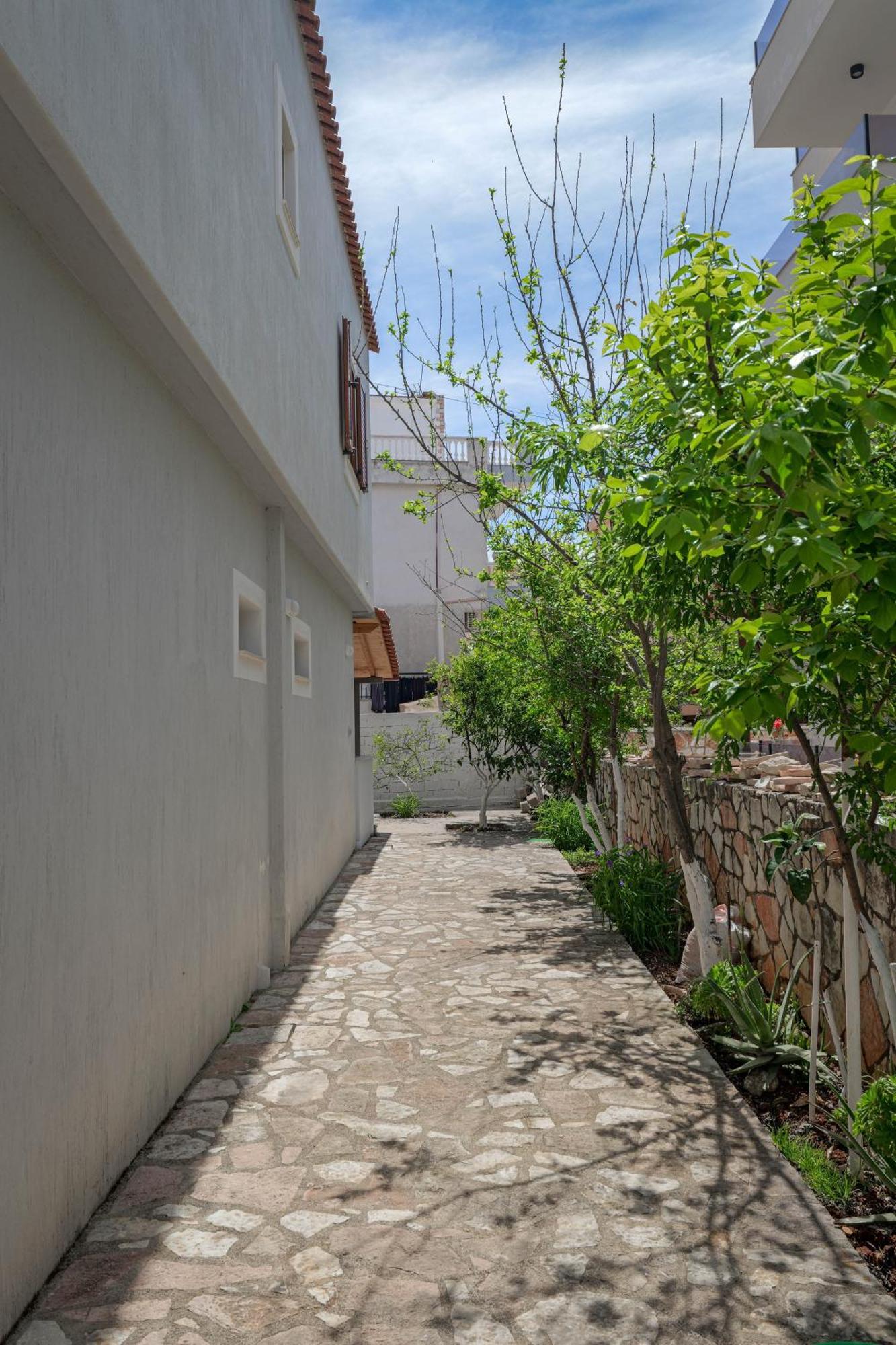 Guesthouse Moonlight Downtown Ksamil Ngoại thất bức ảnh