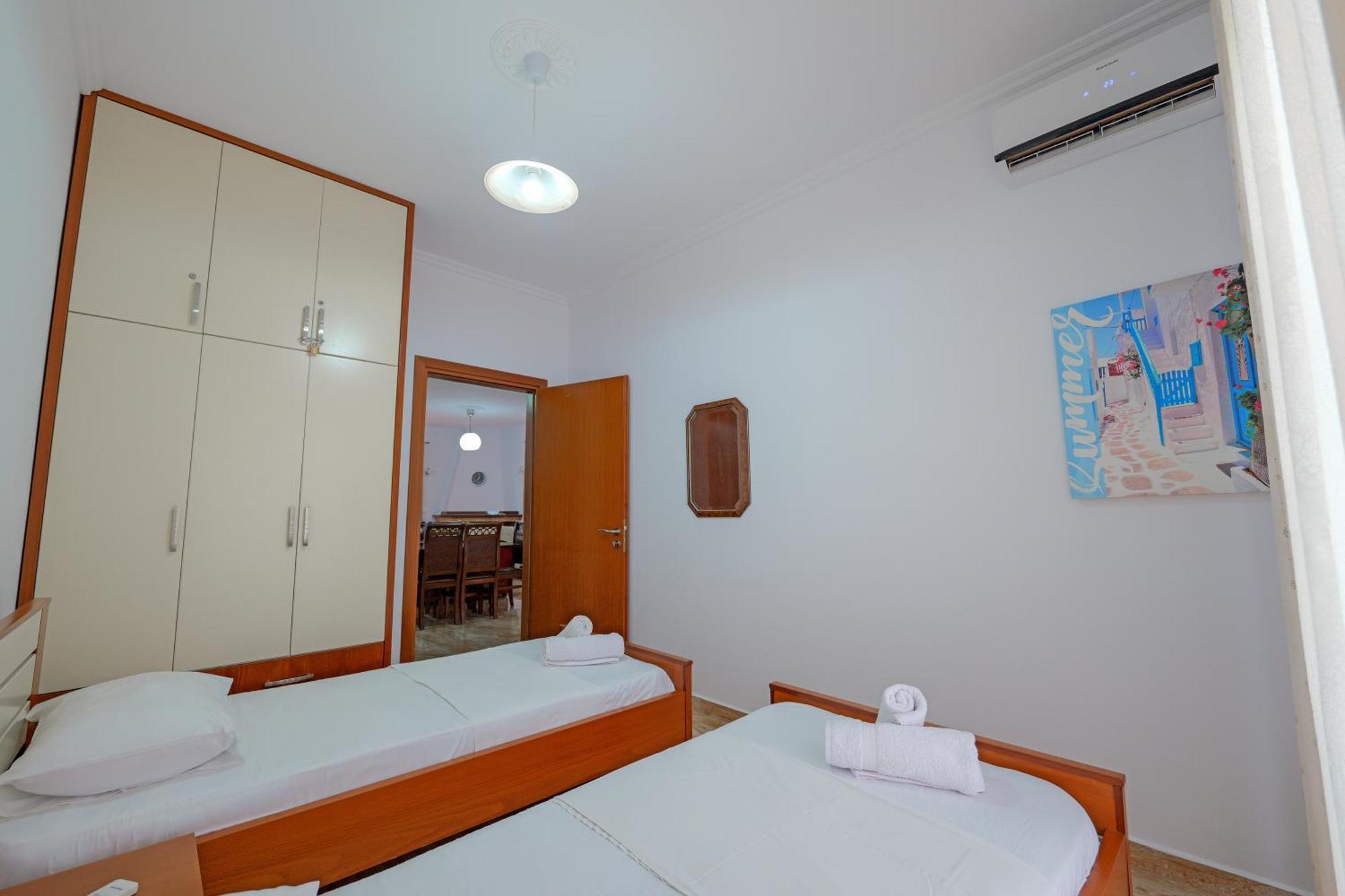 Guesthouse Moonlight Downtown Ksamil Ngoại thất bức ảnh