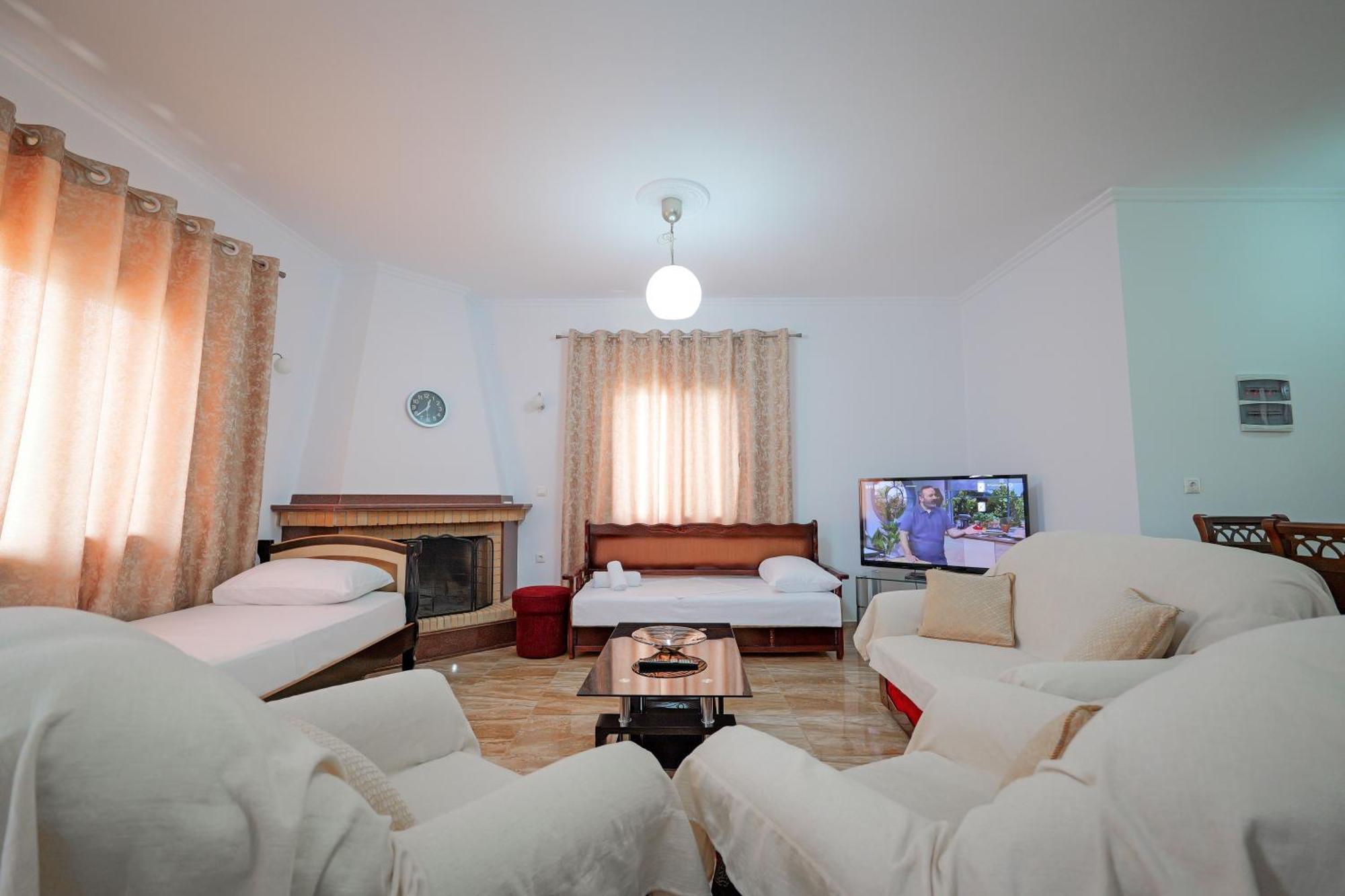 Guesthouse Moonlight Downtown Ksamil Ngoại thất bức ảnh