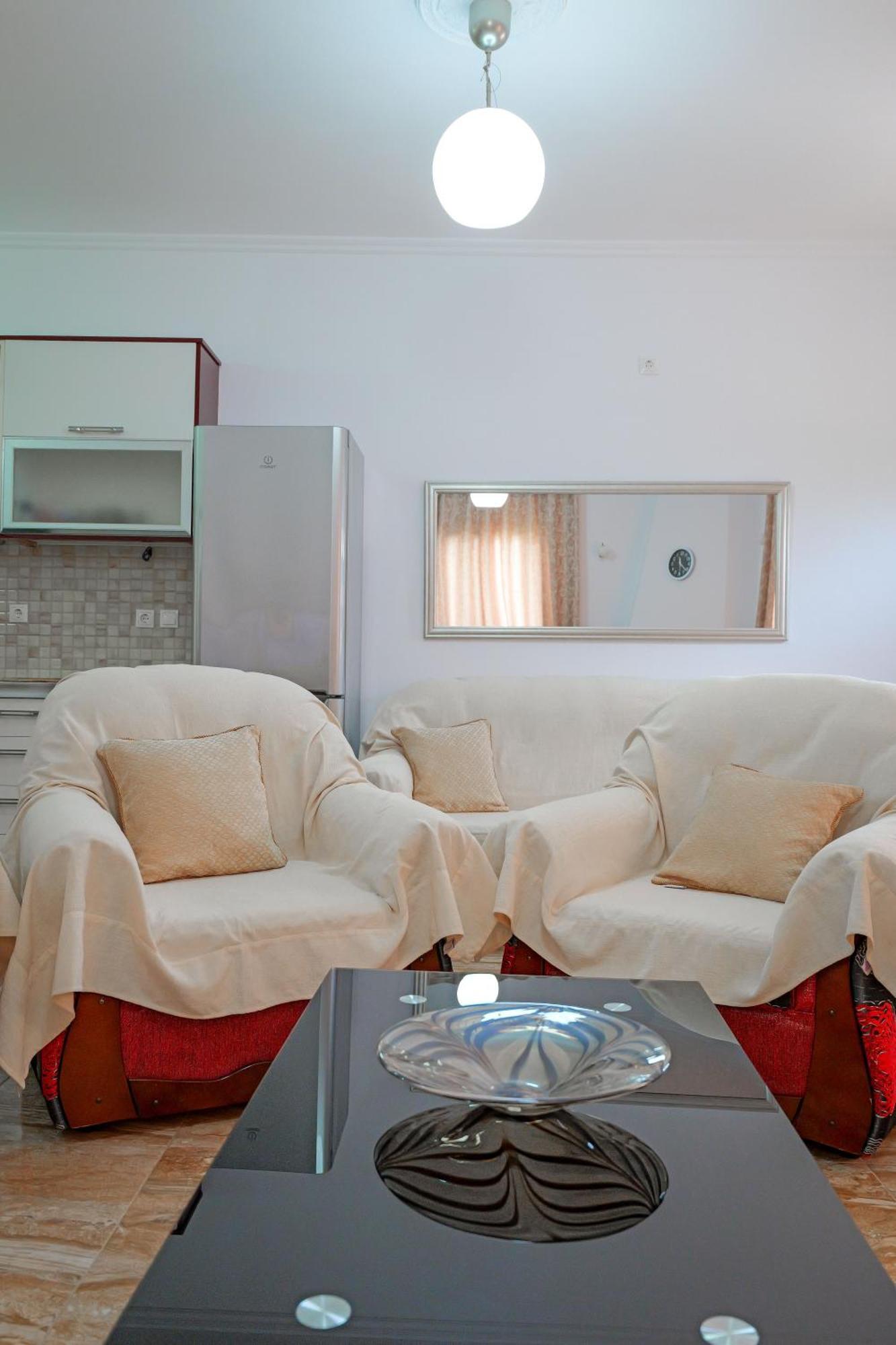 Guesthouse Moonlight Downtown Ksamil Ngoại thất bức ảnh
