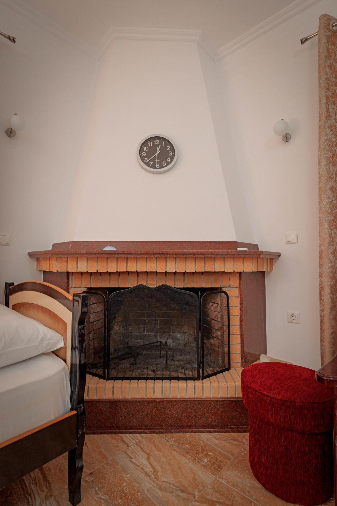 Guesthouse Moonlight Downtown Ksamil Ngoại thất bức ảnh