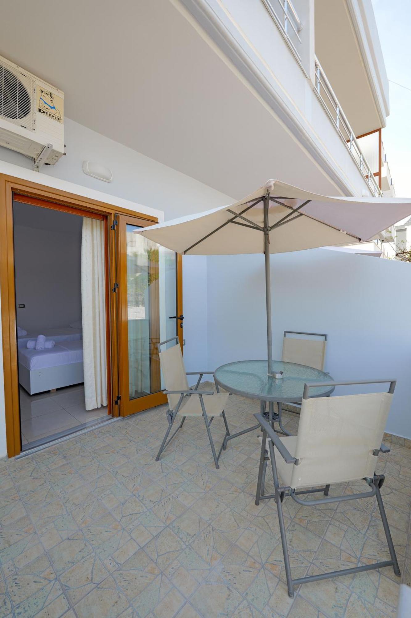 Guesthouse Moonlight Downtown Ksamil Ngoại thất bức ảnh