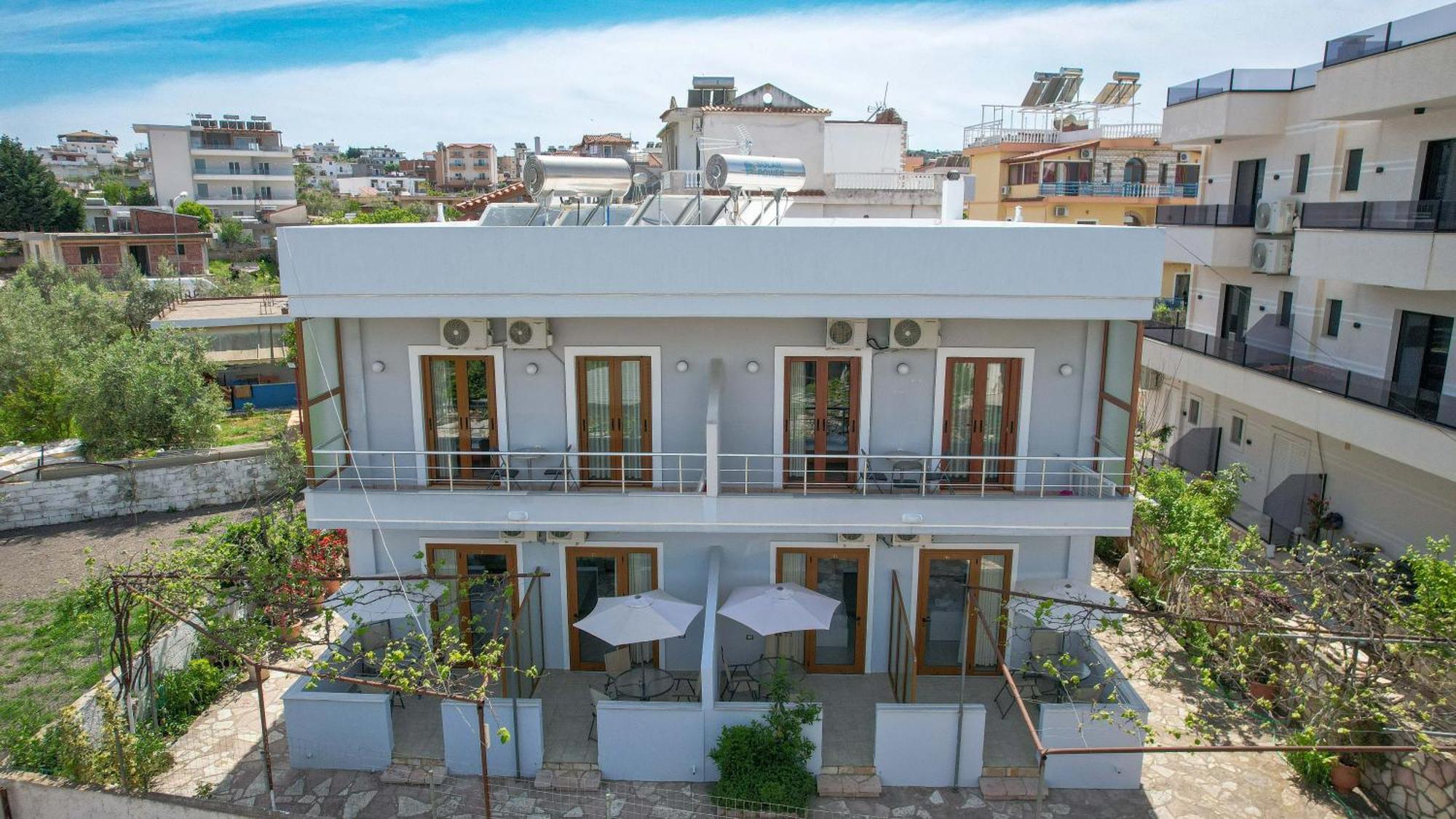 Guesthouse Moonlight Downtown Ksamil Ngoại thất bức ảnh